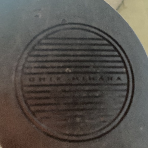 Leather sandals with thong toe and adjustable strap. Back of foot support - Picture 6 of 11